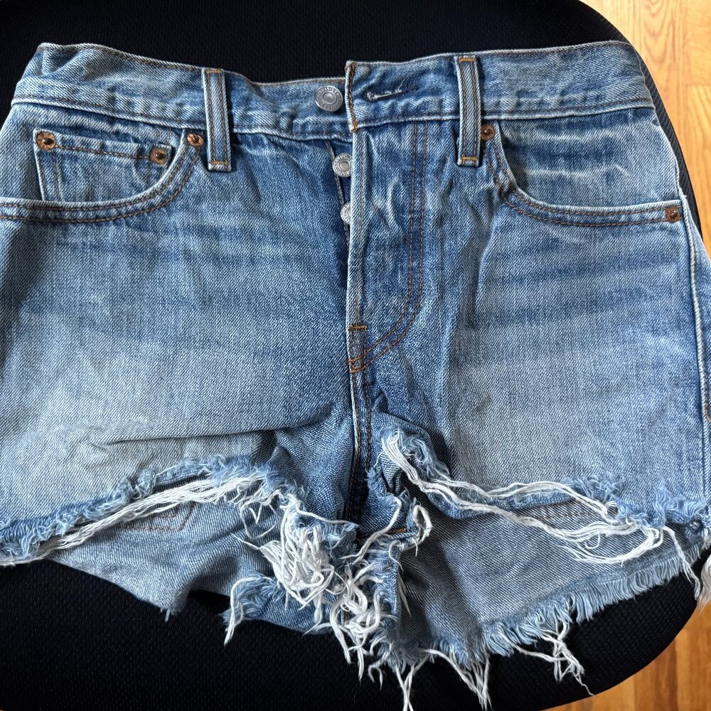 Levi’s high rise wedgie for denim shorts